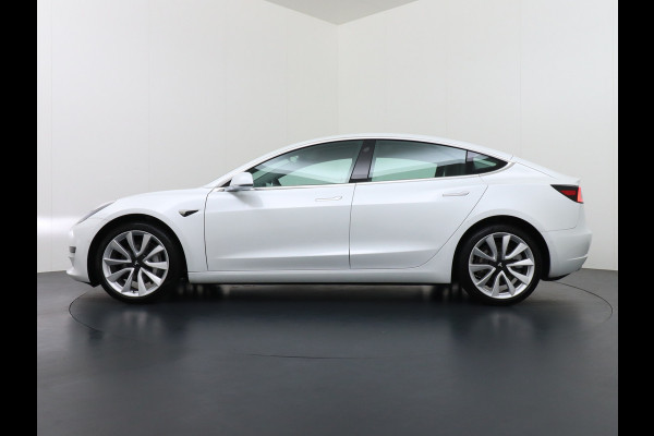 Tesla Model 3 SR+60kWh 325PK 19" AutoPilot Leer PanoDak Adaptive cruise Camera's Elektr.-Stuur+Stoelen+Spiegels+Geheugen+Easy-Entry+Verwarmde  Navi full map LED-a+v ACC Dual-ECC DAB Voorverwarmen interieur via App Keyless via Telefoonsleutel One-Pedal-Drive Orig. nlse auto tot 11kw laden thuis ! Snelladen Garantie Accu tot  10-12-2027 max 160.000km 1584kg licht!