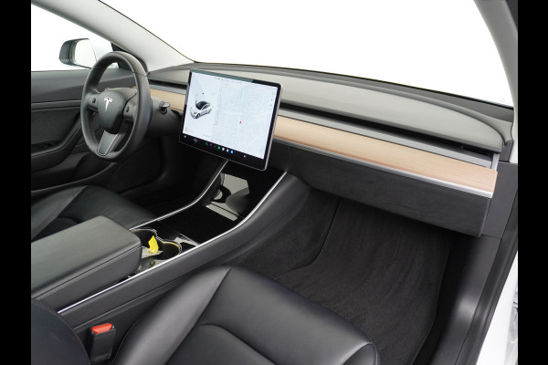 Tesla Model 3 SR+60kWh 325PK 19" AutoPilot Leer PanoDak Adaptive cruise Camera's Elektr.-Stuur+Stoelen+Spiegels+Geheugen+Easy-Entry+Verwarmde  Navi full map LED-a+v ACC Dual-ECC DAB Voorverwarmen interieur via App Keyless via Telefoonsleutel One-Pedal-Drive Orig. nlse auto tot 11kw laden thuis ! Snelladen Garantie Accu tot  10-12-2027 max 160.000km 1584kg licht!