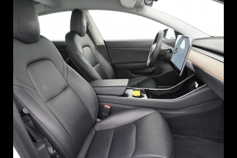 Tesla Model 3 SR+60kWh 325PK 19" AutoPilot Leer PanoDak Adaptive cruise Camera's Elektr.-Stuur+Stoelen+Spiegels+Geheugen+Easy-Entry+Verwarmde  Navi full map LED-a+v ACC Dual-ECC DAB Voorverwarmen interieur via App Keyless via Telefoonsleutel One-Pedal-Drive Orig. nlse auto tot 11kw laden thuis ! Snelladen Garantie Accu tot  10-12-2027 max 160.000km 1584kg licht!