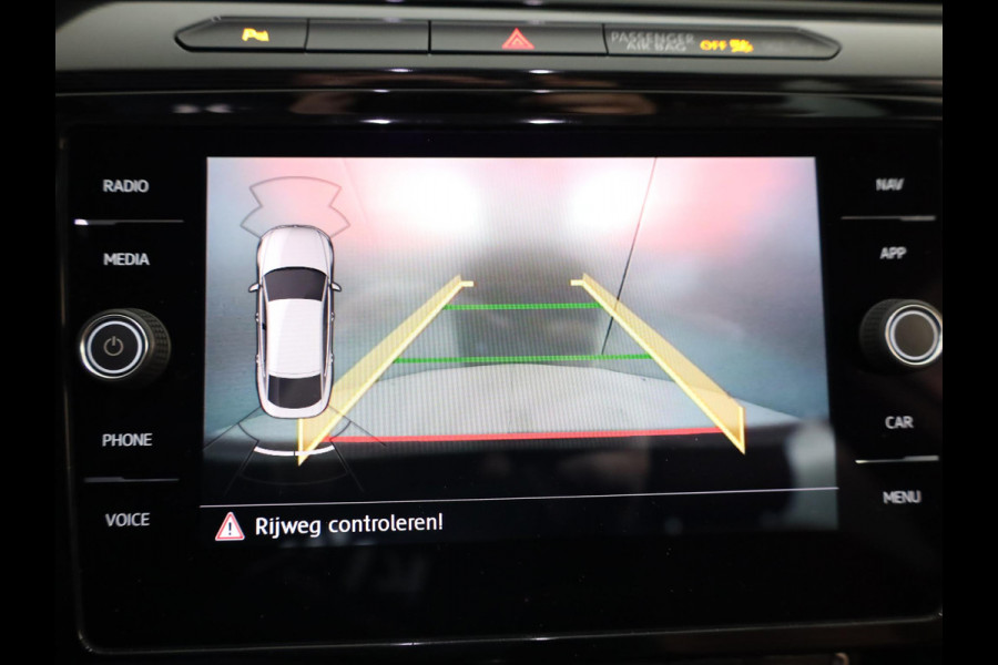 Volkswagen Arteon 1.5 TSI Elegance 150pk DSG| el.trekhaak | Alarm| Leer | 18'LM-velgen| verwarmdevoorruit