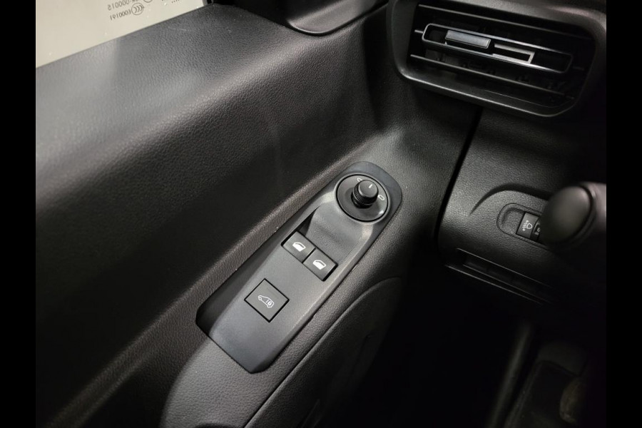 Peugeot Partner 1.2PureTech 111pk Benzine!