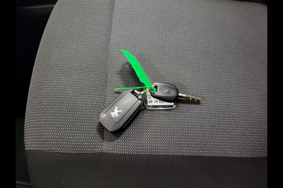 Peugeot Partner 1.2PureTech 111pk Benzine!