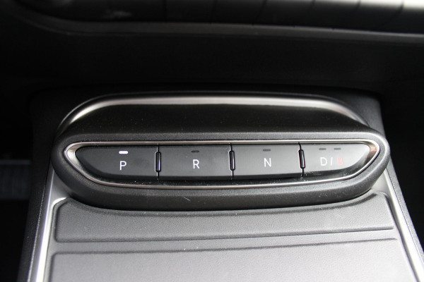 Jeep Avenger ALTITUDE 156PK 54 kWh | 3-FASE | ELEKTRISCH BEDIENBARE ACHTERKLEP | ACHTERUITRIJ CAMERA | NAVIGATIE | DRAADLOZE APPLE CARPLAY/ANDROID AUTO | ALL SEASON BANDEN | LICHTMETALEN VELGEN 17" | ADAPTIVE CRUISE CONTROL | DAB+ RADIO | DRAADLOZE TELEFOONLADER | KEYLESS ENTRY |