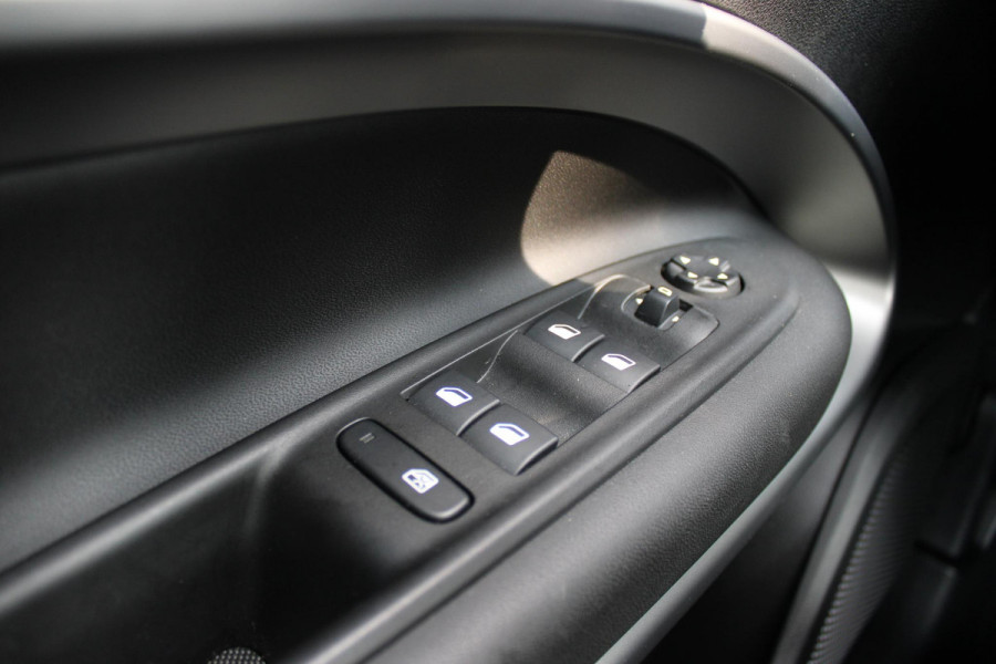 Jeep Avenger ALTITUDE 156PK 54 kWh | 3-FASE | ELEKTRISCH BEDIENBARE ACHTERKLEP | ACHTERUITRIJ CAMERA | NAVIGATIE | DRAADLOZE APPLE CARPLAY/ANDROID AUTO | ALL SEASON BANDEN | LICHTMETALEN VELGEN 17" | ADAPTIVE CRUISE CONTROL | DAB+ RADIO | DRAADLOZE TELEFOONLADER | KEYLESS ENTRY |