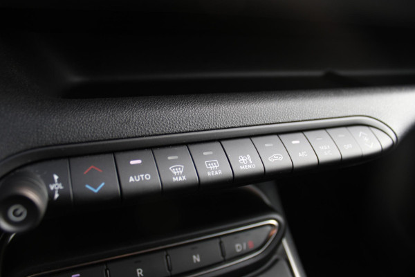 Jeep Avenger ALTITUDE 156PK 54 kWh | 3-FASE | ELEKTRISCH BEDIENBARE ACHTERKLEP | ACHTERUITRIJ CAMERA | NAVIGATIE | DRAADLOZE APPLE CARPLAY/ANDROID AUTO | ALL SEASON BANDEN | LICHTMETALEN VELGEN 17" | ADAPTIVE CRUISE CONTROL | DAB+ RADIO | DRAADLOZE TELEFOONLADER | KEYLESS ENTRY |