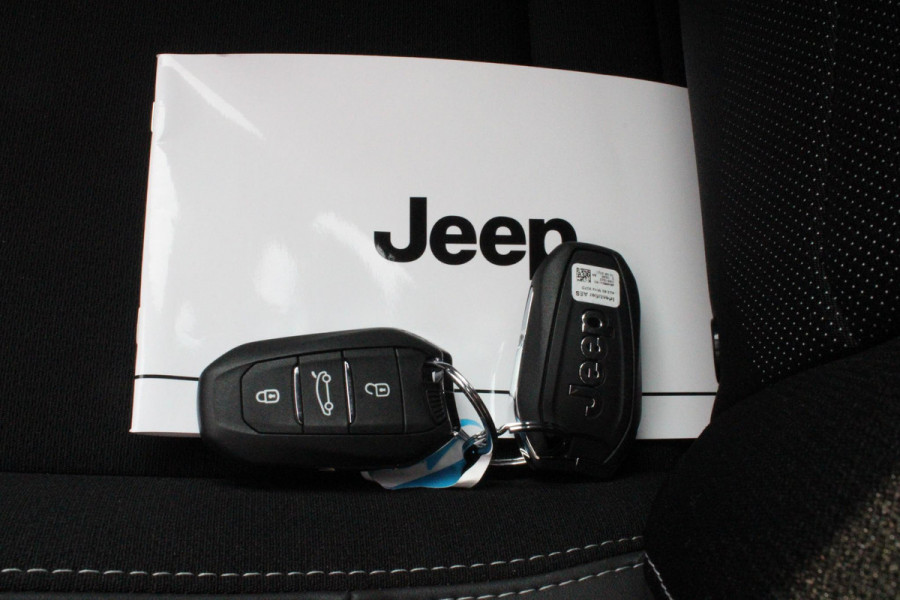 Jeep Avenger ALTITUDE 156PK 54 kWh | 3-FASE | ELEKTRISCH BEDIENBARE ACHTERKLEP | ACHTERUITRIJ CAMERA | NAVIGATIE | DRAADLOZE APPLE CARPLAY/ANDROID AUTO | ALL SEASON BANDEN | LICHTMETALEN VELGEN 17" | ADAPTIVE CRUISE CONTROL | DAB+ RADIO | DRAADLOZE TELEFOONLADER | KEYLESS ENTRY |