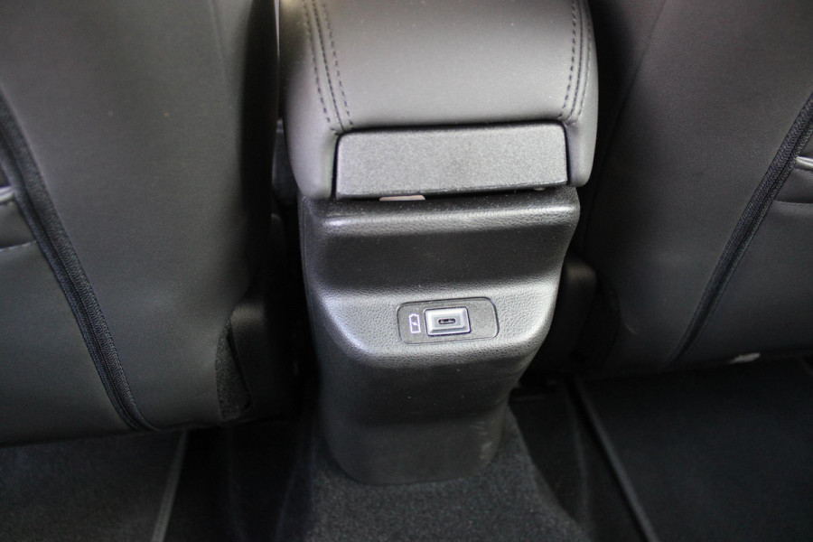 Jeep Avenger ALTITUDE 156PK 54 kWh | 3-FASE | ELEKTRISCH BEDIENBARE ACHTERKLEP | ACHTERUITRIJ CAMERA | NAVIGATIE | DRAADLOZE APPLE CARPLAY/ANDROID AUTO | ALL SEASON BANDEN | LICHTMETALEN VELGEN 17" | ADAPTIVE CRUISE CONTROL | DAB+ RADIO | DRAADLOZE TELEFOONLADER | KEYLESS ENTRY |