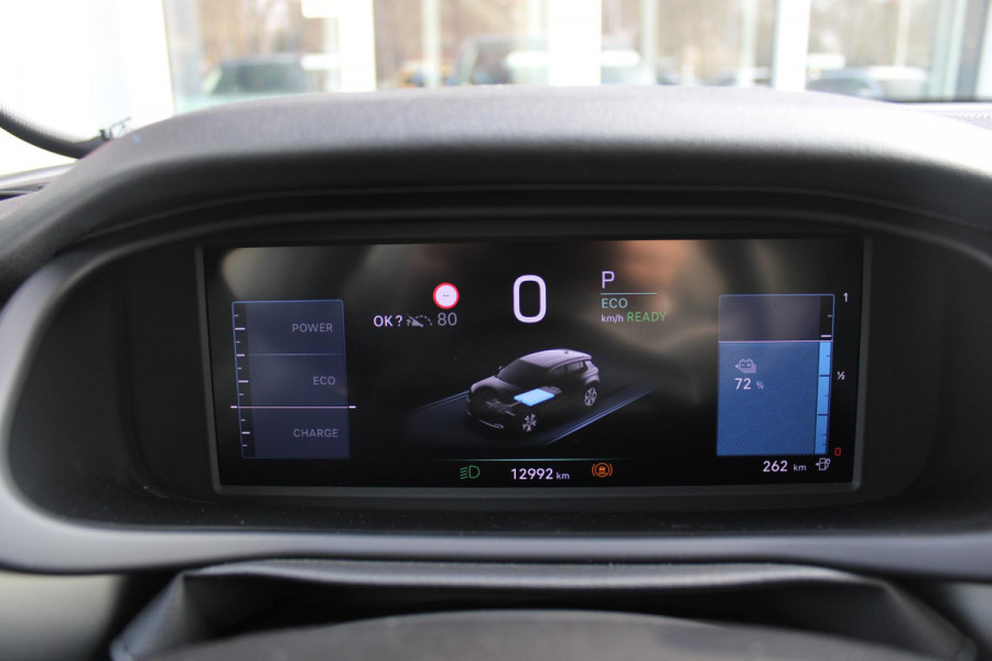 Jeep Avenger ALTITUDE 156PK 54 kWh | 3-FASE | ELEKTRISCH BEDIENBARE ACHTERKLEP | ACHTERUITRIJ CAMERA | NAVIGATIE | DRAADLOZE APPLE CARPLAY/ANDROID AUTO | ALL SEASON BANDEN | LICHTMETALEN VELGEN 17" | ADAPTIVE CRUISE CONTROL | DAB+ RADIO | DRAADLOZE TELEFOONLADER | KEYLESS ENTRY |
