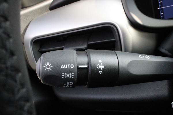 Jeep Avenger ALTITUDE 156PK 54 kWh | 3-FASE | ELEKTRISCH BEDIENBARE ACHTERKLEP | ACHTERUITRIJ CAMERA | NAVIGATIE | DRAADLOZE APPLE CARPLAY/ANDROID AUTO | ALL SEASON BANDEN | LICHTMETALEN VELGEN 17" | ADAPTIVE CRUISE CONTROL | DAB+ RADIO | DRAADLOZE TELEFOONLADER | KEYLESS ENTRY |