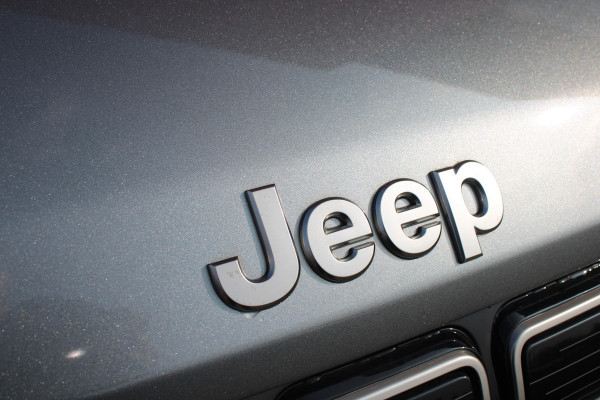 Jeep Avenger ALTITUDE 156PK 54 kWh | 3-FASE | ELEKTRISCH BEDIENBARE ACHTERKLEP | ACHTERUITRIJ CAMERA | NAVIGATIE | DRAADLOZE APPLE CARPLAY/ANDROID AUTO | ALL SEASON BANDEN | LICHTMETALEN VELGEN 17" | ADAPTIVE CRUISE CONTROL | DAB+ RADIO | DRAADLOZE TELEFOONLADER | KEYLESS ENTRY |