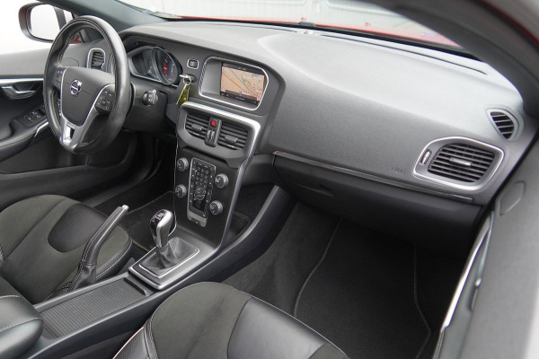 Volvo V40 2.0 T4 Business Sport / NL-Auto / 190 PK / Distributie recent verv. / Navigatie / Cruise / Climate