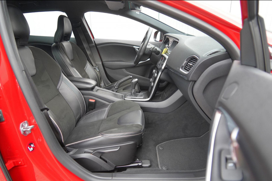 Volvo V40 2.0 T4 Business Sport / NL-Auto / 190 PK / Distributie recent verv. / Navigatie / Cruise / Climate