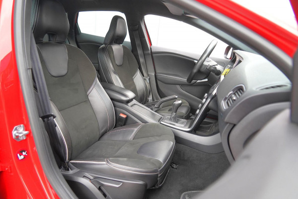 Volvo V40 2.0 T4 Business Sport / NL-Auto / 190 PK / Distributie recent verv. / Navigatie / Cruise / Climate