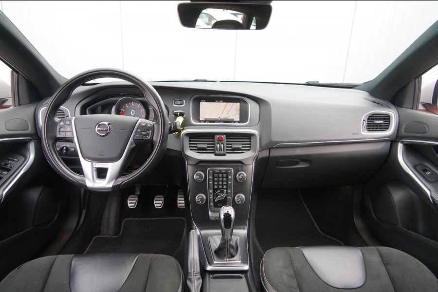 Volvo V40 2.0 T4 Business Sport / NL-Auto / 190 PK / Distributie recent verv. / Navigatie / Cruise / Climate
