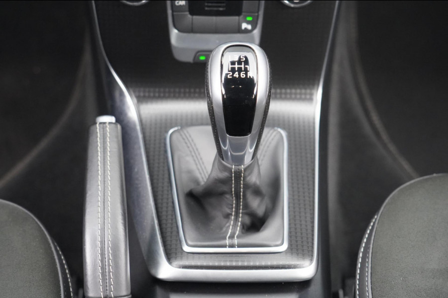 Volvo V40 2.0 T4 Business Sport / NL-Auto / 190 PK / Distributie recent verv. / Navigatie / Cruise / Climate