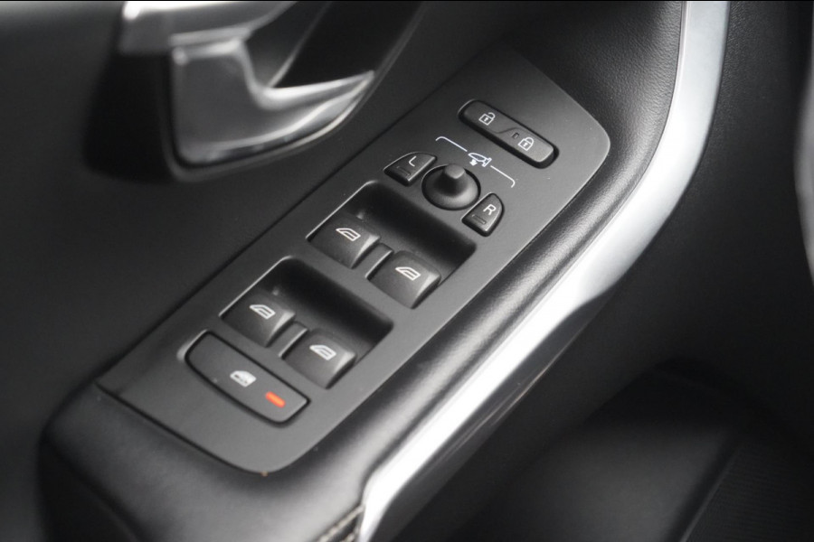 Volvo V40 2.0 T4 Business Sport / NL-Auto / 190 PK / Distributie recent verv. / Navigatie / Cruise / Climate