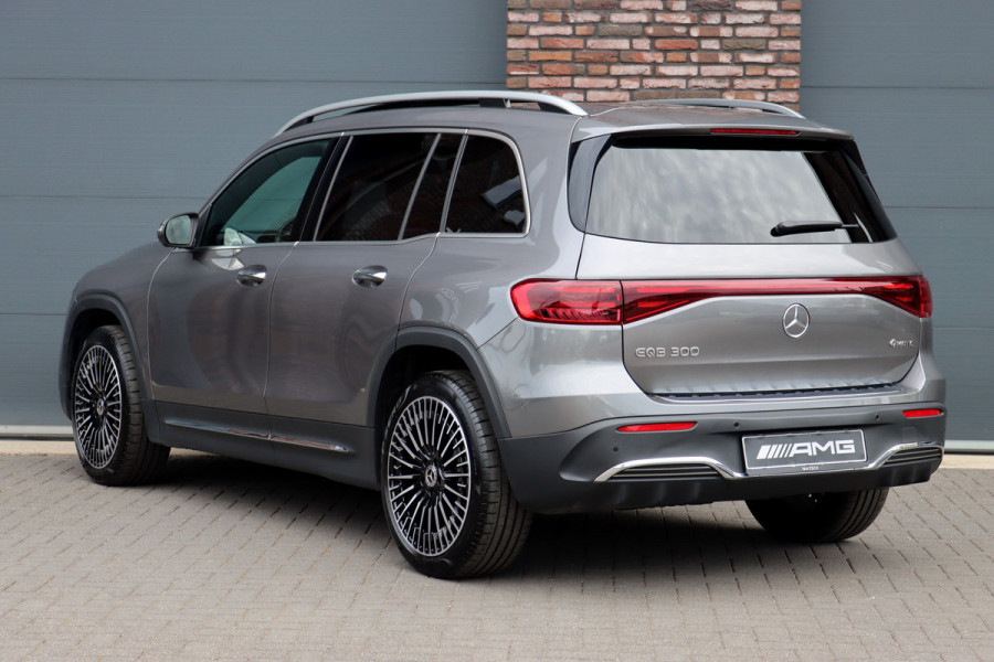 Mercedes-Benz EQB 300 4MATIC AMG Line 71 kWh | Facelift | Panoramadak | Distronic | Memory | Burmester | Keyless Go | Trekhaak | Verwarmd Stuurwiel | Surround Camera | HUD | Augmented Reality |
