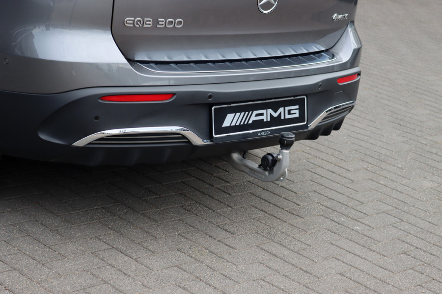 Mercedes-Benz EQB 300 4MATIC AMG Line 71 kWh | Facelift | Panoramadak | Distronic | Memory | Burmester | Keyless Go | Trekhaak | Verwarmd Stuurwiel | Surround Camera | HUD | Augmented Reality |