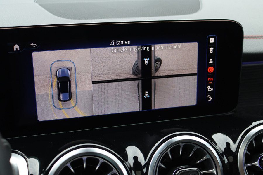 Mercedes-Benz EQB 300 4MATIC AMG Line 71 kWh | Facelift | Panoramadak | Distronic | Memory | Burmester | Keyless Go | Trekhaak | Verwarmd Stuurwiel | Surround Camera | HUD | Augmented Reality |