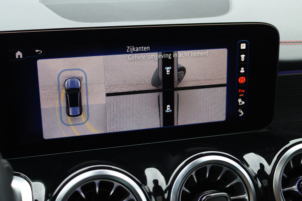 Mercedes-Benz EQB 300 4MATIC AMG Line 71 kWh | Facelift | Panoramadak | Distronic | Memory | Burmester | Keyless Go | Trekhaak | Verwarmd Stuurwiel | Surround Camera | HUD | Augmented Reality |
