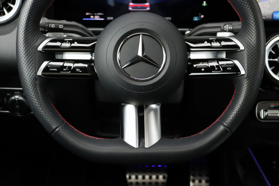 Mercedes-Benz EQB 300 4MATIC AMG Line 71 kWh | Facelift | Panoramadak | Distronic | Memory | Burmester | Keyless Go | Trekhaak | Verwarmd Stuurwiel | Surround Camera | HUD | Augmented Reality |