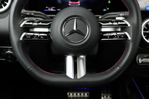 Mercedes-Benz EQB 300 4MATIC AMG Line 71 kWh | Facelift | Panoramadak | Distronic | Memory | Burmester | Keyless Go | Trekhaak | Verwarmd Stuurwiel | Surround Camera | HUD | Augmented Reality |