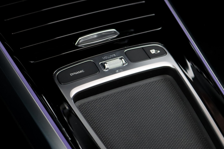 Mercedes-Benz EQB 300 4MATIC AMG Line 71 kWh | Facelift | Panoramadak | Distronic | Memory | Burmester | Keyless Go | Trekhaak | Verwarmd Stuurwiel | Surround Camera | HUD | Augmented Reality |