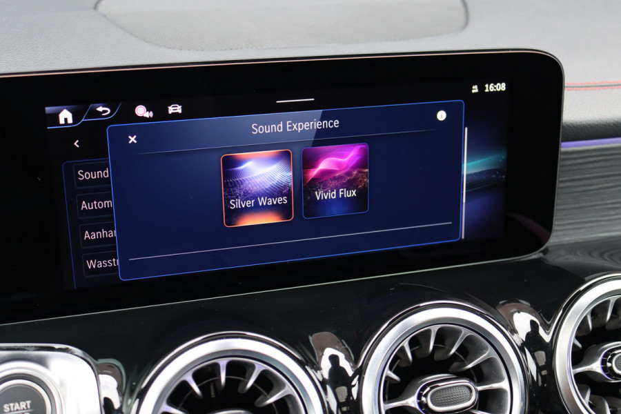 Mercedes-Benz EQB 300 4MATIC AMG Line 71 kWh | Facelift | Panoramadak | Distronic | Memory | Burmester | Keyless Go | Trekhaak | Verwarmd Stuurwiel | Surround Camera | HUD | Augmented Reality |
