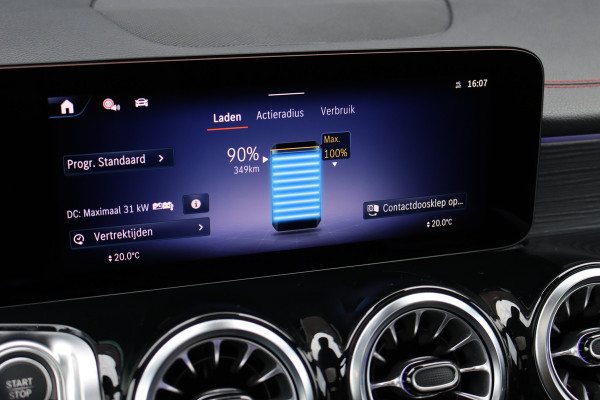 Mercedes-Benz EQB 300 4MATIC AMG Line 71 kWh | Facelift | Panoramadak | Distronic | Memory | Burmester | Keyless Go | Trekhaak | Verwarmd Stuurwiel | Surround Camera | HUD | Augmented Reality |