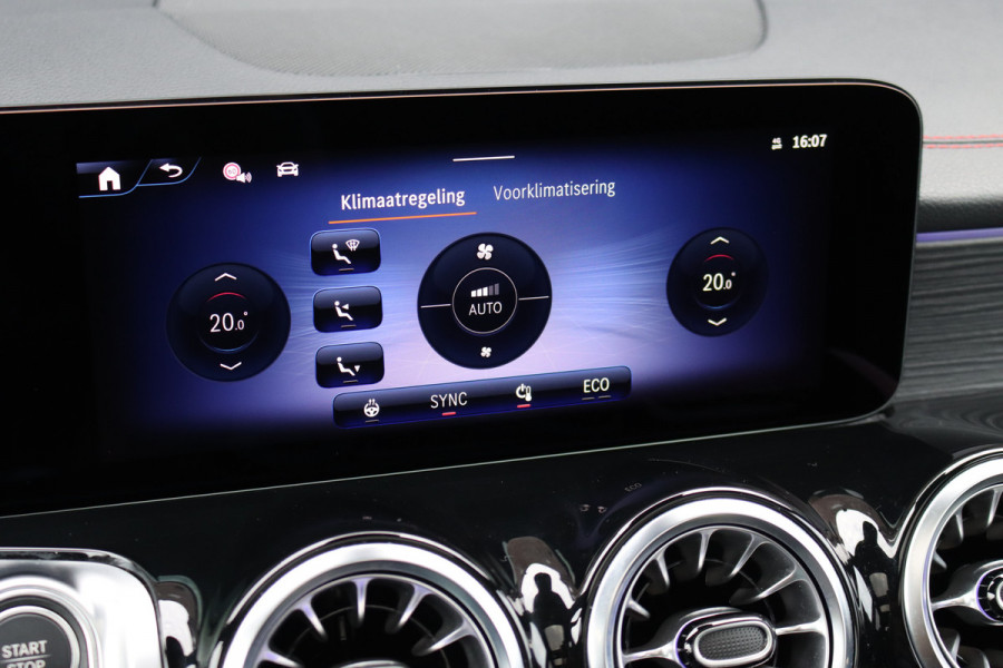 Mercedes-Benz EQB 300 4MATIC AMG Line 71 kWh | Facelift | Panoramadak | Distronic | Memory | Burmester | Keyless Go | Trekhaak | Verwarmd Stuurwiel | Surround Camera | HUD | Augmented Reality |