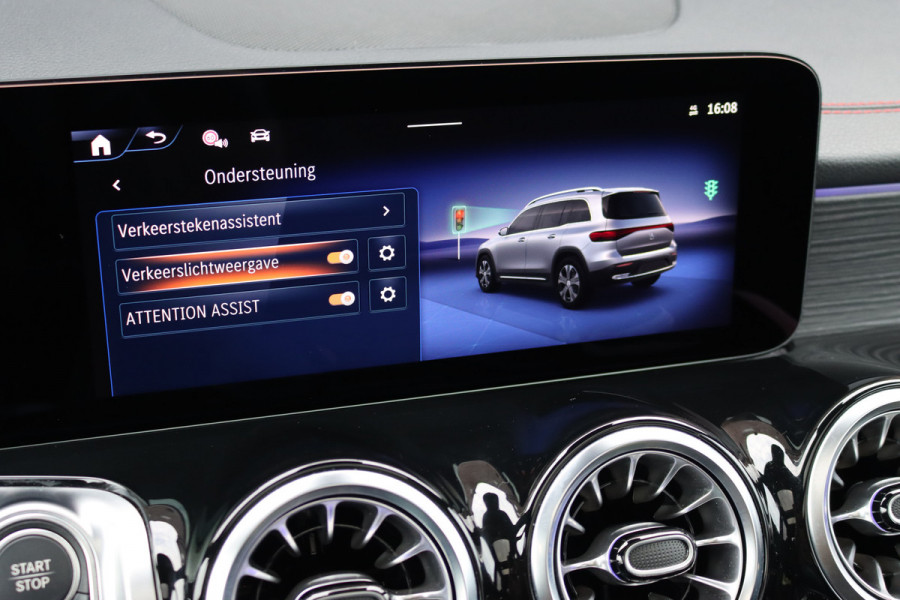 Mercedes-Benz EQB 300 4MATIC AMG Line 71 kWh | Facelift | Panoramadak | Distronic | Memory | Burmester | Keyless Go | Trekhaak | Verwarmd Stuurwiel | Surround Camera | HUD | Augmented Reality |