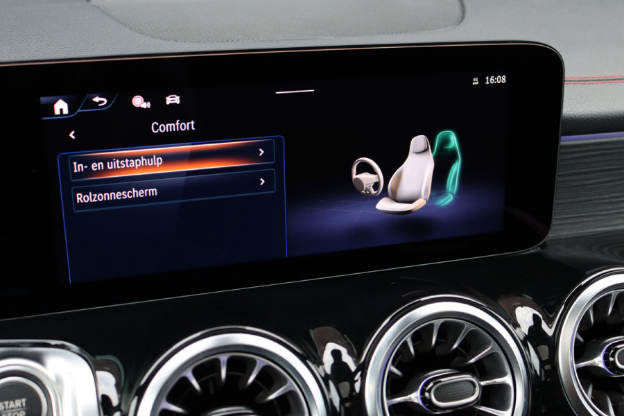 Mercedes-Benz EQB 300 4MATIC AMG Line 71 kWh | Facelift | Panoramadak | Distronic | Memory | Burmester | Keyless Go | Trekhaak | Verwarmd Stuurwiel | Surround Camera | HUD | Augmented Reality |