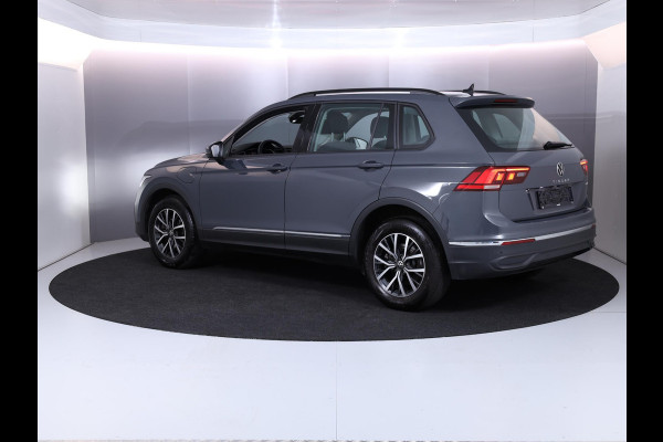 Volkswagen Tiguan 1.4 TSI eHybrid Life 245 pk Automaat (DSG) | Navigatie | Parkeersensoren (Park assist) | Achteruitrijcamera | Adaptieve cruise control | Stoelverwarming |