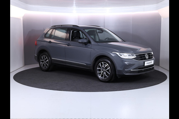 Volkswagen Tiguan 1.4 TSI eHybrid Life 245 pk Automaat (DSG) | Navigatie | Parkeersensoren (Park assist) | Achteruitrijcamera | Adaptieve cruise control | Stoelverwarming |