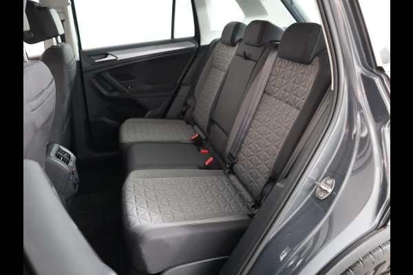 Volkswagen Tiguan 1.4 TSI eHybrid Life 245 pk Automaat (DSG) | Navigatie | Parkeersensoren (Park assist) | Achteruitrijcamera | Adaptieve cruise control | Stoelverwarming |
