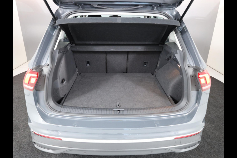 Volkswagen Tiguan 1.4 TSI eHybrid Life 245 pk Automaat (DSG) | Navigatie | Parkeersensoren (Park assist) | Achteruitrijcamera | Adaptieve cruise control | Stoelverwarming |