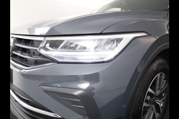 Volkswagen Tiguan 1.4 TSI eHybrid Life 245 pk Automaat (DSG) | Navigatie | Parkeersensoren (Park assist) | Achteruitrijcamera | Adaptieve cruise control | Stoelverwarming |