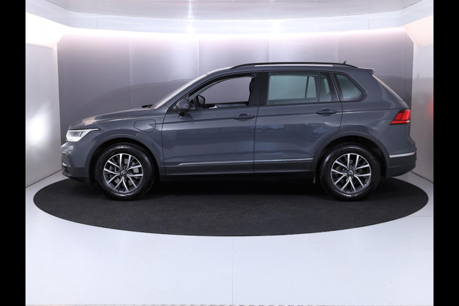 Volkswagen Tiguan 1.4 TSI eHybrid Life 245 pk Automaat (DSG) | Navigatie | Parkeersensoren (Park assist) | Achteruitrijcamera | Adaptieve cruise control | Stoelverwarming |