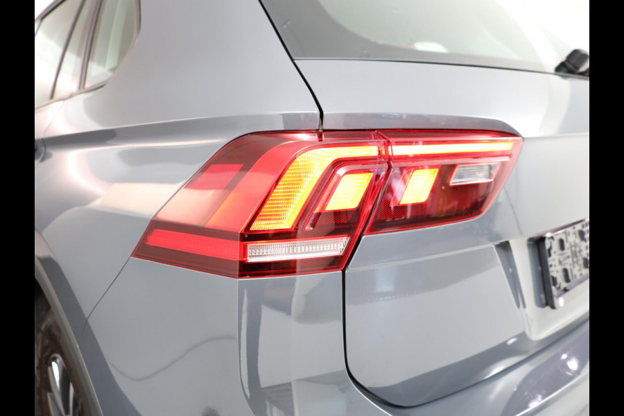 Volkswagen Tiguan 1.4 TSI eHybrid Life 245 pk Automaat (DSG) | Navigatie | Parkeersensoren (Park assist) | Achteruitrijcamera | Adaptieve cruise control | Stoelverwarming |