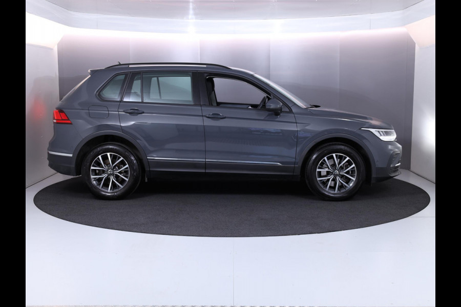 Volkswagen Tiguan 1.4 TSI eHybrid Life 245 pk Automaat (DSG) | Navigatie | Parkeersensoren (Park assist) | Achteruitrijcamera | Adaptieve cruise control | Stoelverwarming |