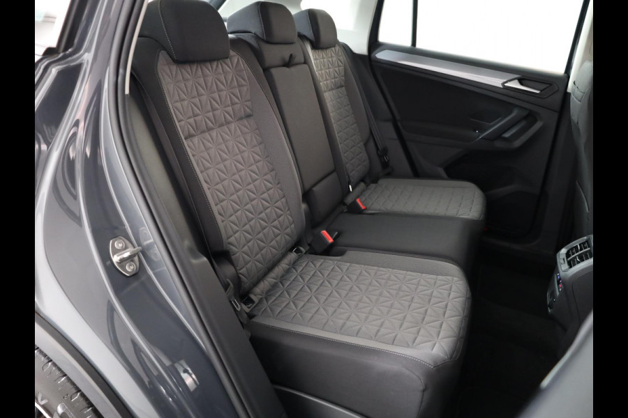Volkswagen Tiguan 1.4 TSI eHybrid Life 245 pk Automaat (DSG) | Navigatie | Parkeersensoren (Park assist) | Achteruitrijcamera | Adaptieve cruise control | Stoelverwarming |