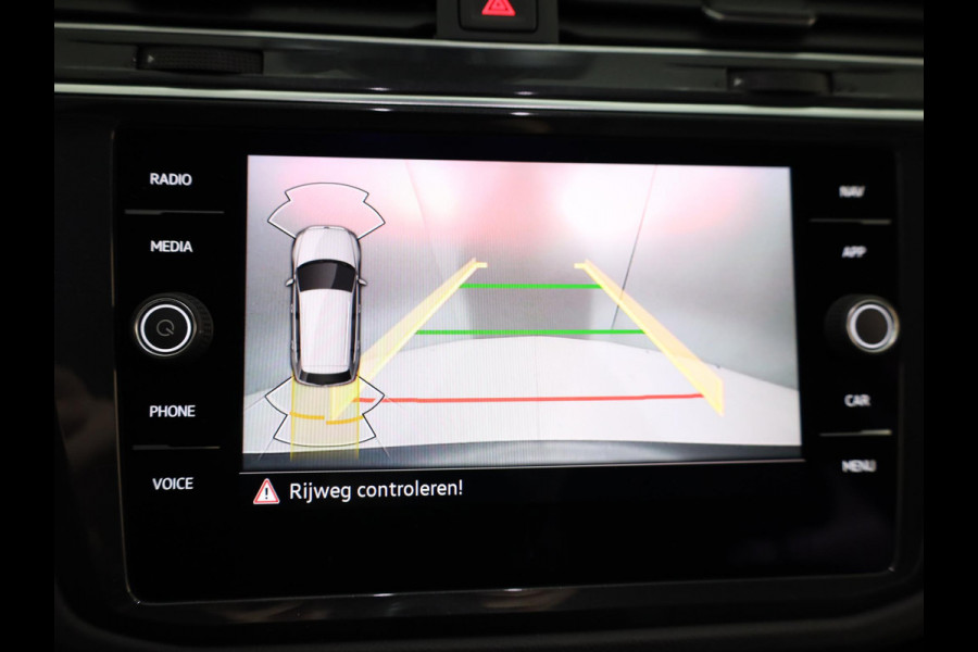 Volkswagen Tiguan 1.4 TSI eHybrid Life 245 pk Automaat (DSG) | Navigatie | Parkeersensoren (Park assist) | Achteruitrijcamera | Adaptieve cruise control | Stoelverwarming |