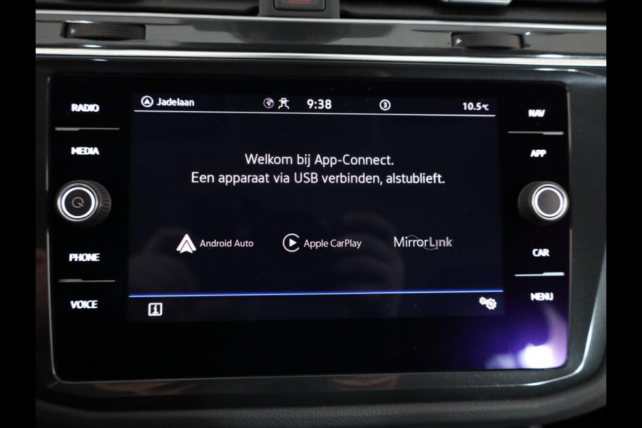Volkswagen Tiguan 1.4 TSI eHybrid Life 245 pk Automaat (DSG) | Navigatie | Parkeersensoren (Park assist) | Achteruitrijcamera | Adaptieve cruise control | Stoelverwarming |