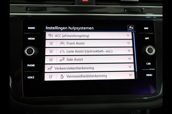 Volkswagen Tiguan 1.4 TSI eHybrid Life 245 pk Automaat (DSG) | Navigatie | Parkeersensoren (Park assist) | Achteruitrijcamera | Adaptieve cruise control | Stoelverwarming |