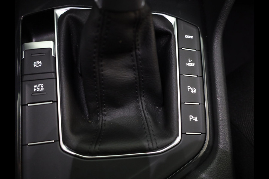 Volkswagen Tiguan 1.4 TSI eHybrid Life 245 pk Automaat (DSG) | Navigatie | Parkeersensoren (Park assist) | Achteruitrijcamera | Adaptieve cruise control | Stoelverwarming |