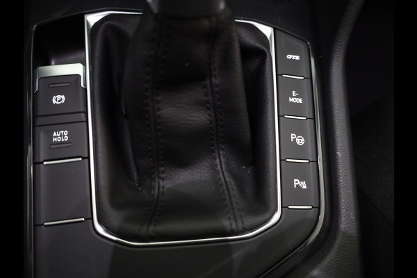 Volkswagen Tiguan 1.4 TSI eHybrid Life 245 pk Automaat (DSG) | Navigatie | Parkeersensoren (Park assist) | Achteruitrijcamera | Adaptieve cruise control | Stoelverwarming |