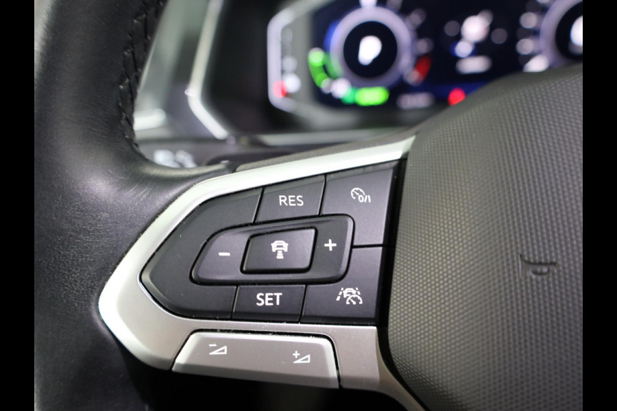 Volkswagen Tiguan 1.4 TSI eHybrid Life 245 pk Automaat (DSG) | Navigatie | Parkeersensoren (Park assist) | Achteruitrijcamera | Adaptieve cruise control | Stoelverwarming |