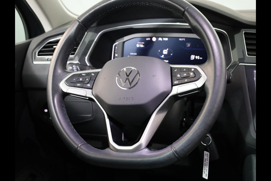 Volkswagen Tiguan 1.4 TSI eHybrid Life 245 pk Automaat (DSG) | Navigatie | Parkeersensoren (Park assist) | Achteruitrijcamera | Adaptieve cruise control | Stoelverwarming |