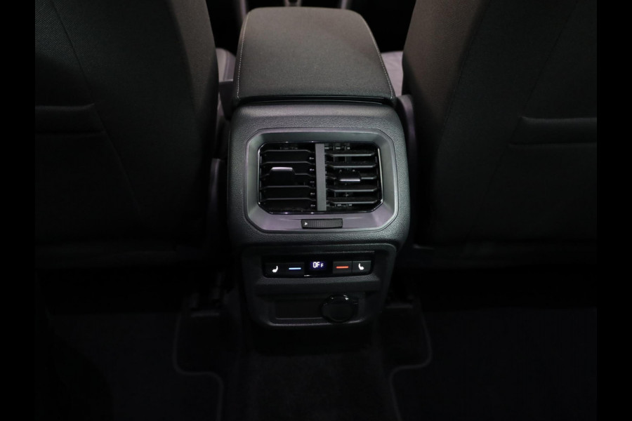 Volkswagen Tiguan 1.4 TSI eHybrid Life 245 pk Automaat (DSG) | Navigatie | Parkeersensoren (Park assist) | Achteruitrijcamera | Adaptieve cruise control | Stoelverwarming |