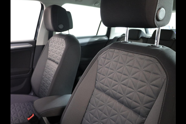 Volkswagen Tiguan 1.4 TSI eHybrid Life 245 pk Automaat (DSG) | Navigatie | Parkeersensoren (Park assist) | Achteruitrijcamera | Adaptieve cruise control | Stoelverwarming |